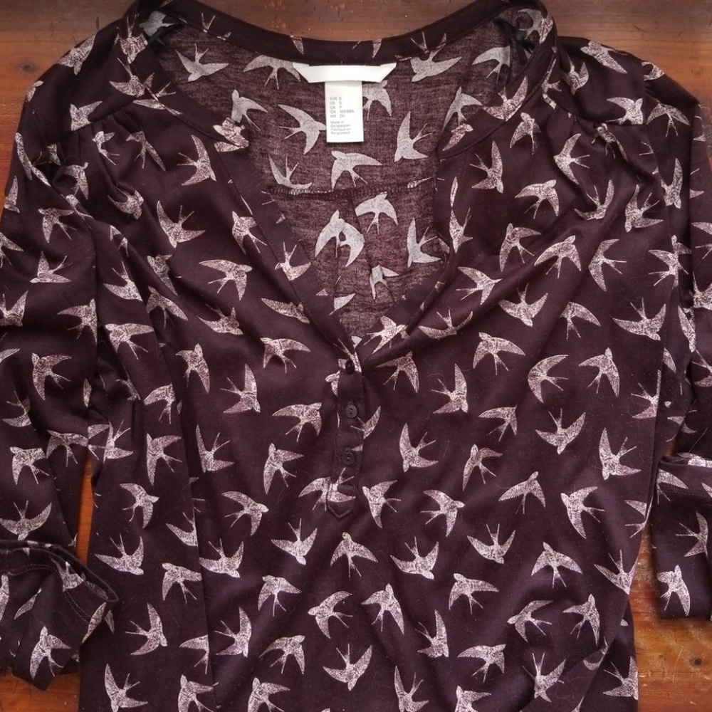 H&M Bird Print Split-Neck Top in Maroon